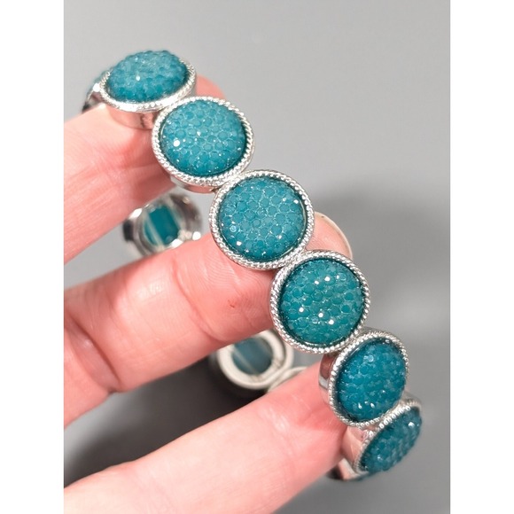 Beachy Coastal Blue Faux Drusy Acrylic Tennis Stretch Bracelet Silver Tone 6.5" - Picture 7 of 10